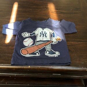 Yankees T-shirt size 9-12 months